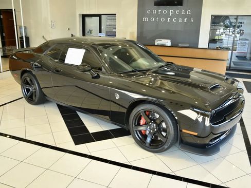 Used 2022 Dodge Challenger SRT Hellcat w/ Plus Package RWD image 7