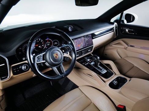 Used 2021 Porsche Cayenne Coupe image 20