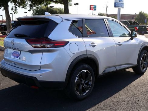 Used 2025 Nissan Rogue SV FWD image 13