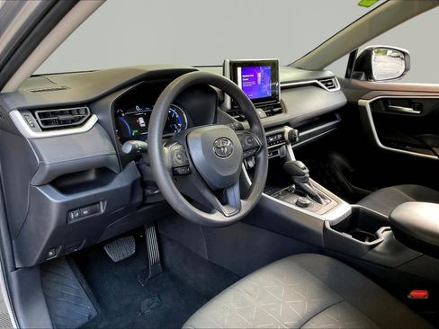 Used 2025 Toyota RAV4 XLE AWD/4WD image 17