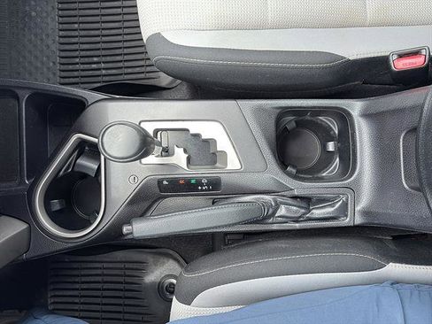 Used 2018 Toyota RAV4 XLE w/ Plus Extra Value Package FWD image 29