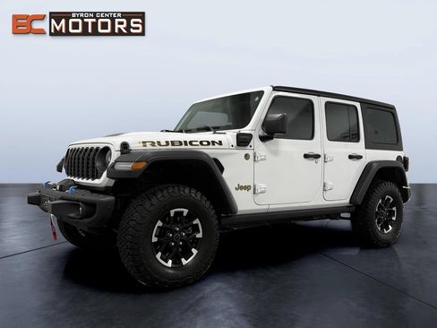 Used 2024 Jeep Wrangler Unlimited Rubicon 4xe w/ Capability Package AWD/4WD image 2