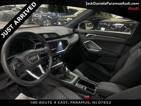 Used 2025 Audi Q3 2.0T Premium w/ Convenience Package image 4