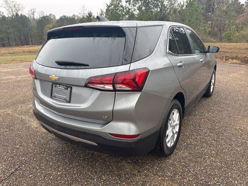 Used 2023 Chevrolet Equinox LT image 3