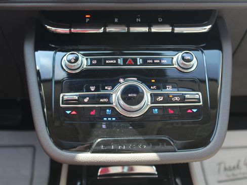 Used 2022 Lincoln Corsair AWD w/ Premium Package image 12
