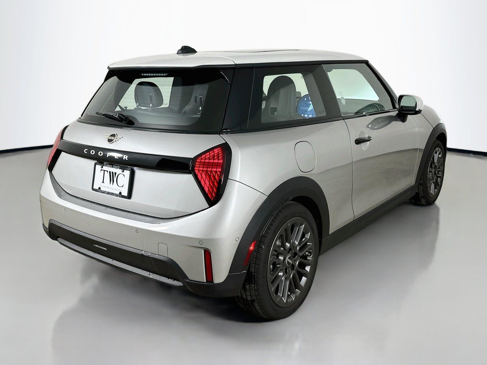 New 2026 MINI Cooper 2-Door Hardtop FWD image 5