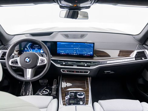 Certified 2026 BMW X7 xDrive40i w/ Executive Package AWD/4WD image 10