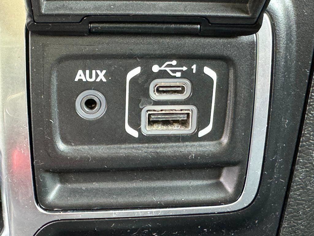 Used 2020 Jeep Wrangler Unlimited Sahara AWD/4WD image 36