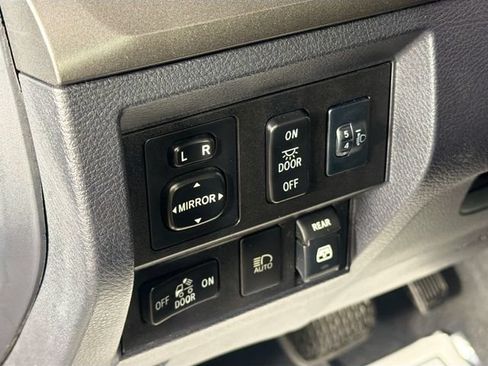 Used 2019 Toyota Tundra SR5 AWD/4WD image 10