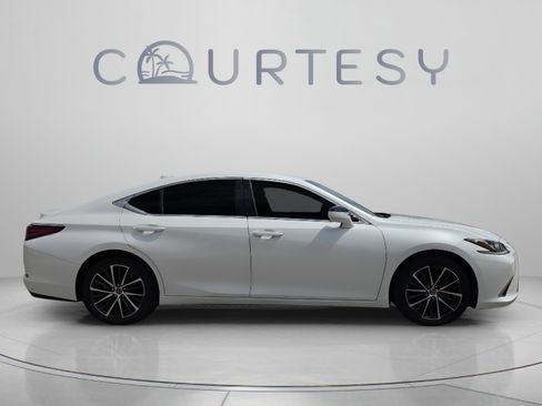 Used 2024 Lexus ES 350 w/ Premium Package FWD image 6