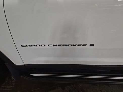 Used 2025 Jeep Grand Cherokee L Limited w/ Black Appearance Package image 4