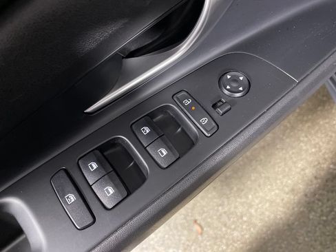 Certified 2025 Hyundai Elantra SEL FWD image 18