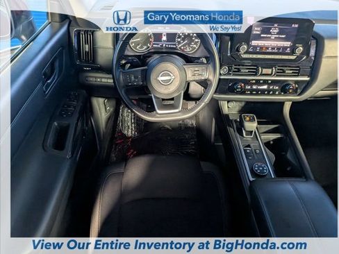 Used 2024 Nissan Pathfinder SV AWD/4WD image 18