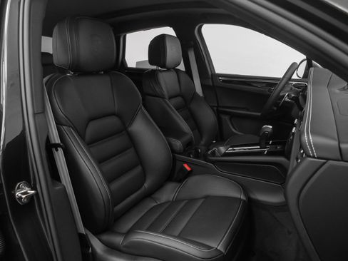 Used 2025 Porsche Macan Turbo image 22