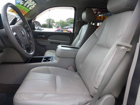 Used 2012 GMC Yukon XL SLT w/ SLT-2 Equipment Package AWD/4WD image 8