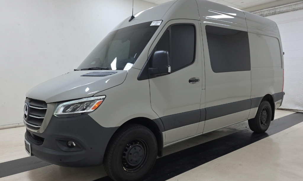 Used 2025 Mercedes-Benz Sprinter 2500 image 1