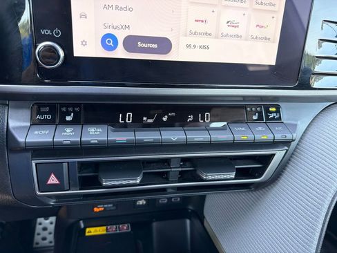 Used 2025 Toyota Camry SE w/ Convenience Package FWD image 12