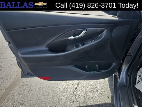 Used 2019 Hyundai Elantra GT FWD image 10