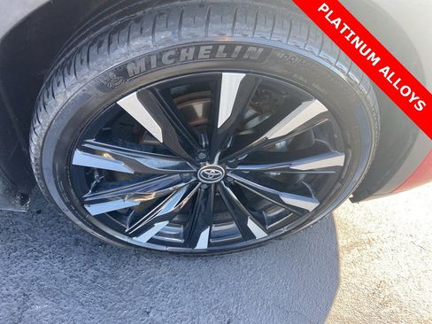 Used 2023 Toyota Crown Platinum image 3