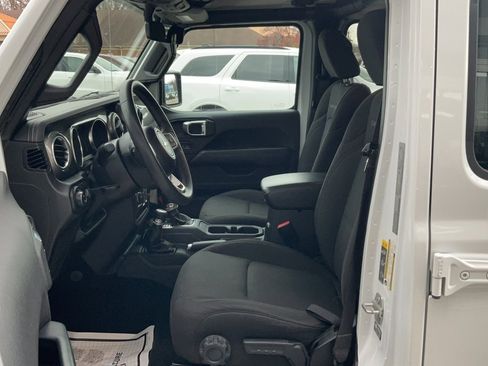 Used 2023 Jeep Gladiator Overland image 8