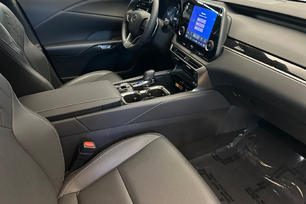 Certified 2025 Lexus RX 350 FWD w/ Accessory Package image 16