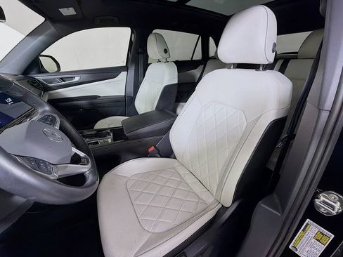 Used 2024 Volkswagen Atlas Cross Sport SEL Premium R-Line AWD/4WD image 12