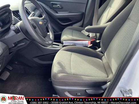 Certified 2022 Chevrolet Trax LS w/ Tint and Cruise Package image 17