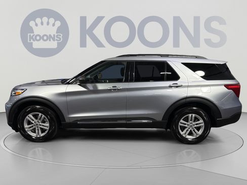 Used 2024 Ford Explorer XLT w/ Equipment Group 202A AWD/4WD image 2