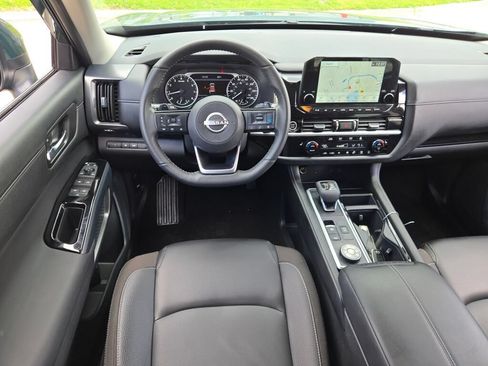 Used 2024 Nissan Pathfinder SL AWD/4WD image 20