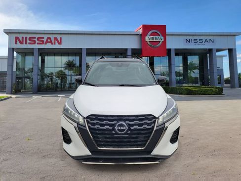 Used 2023 Nissan Kicks SR w/ SR Premium Package FWD image 6