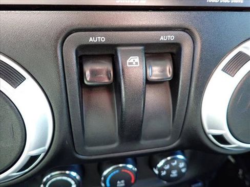 Used 2012 Jeep Wrangler Sahara w/ Connectivity Group AWD/4WD image 19