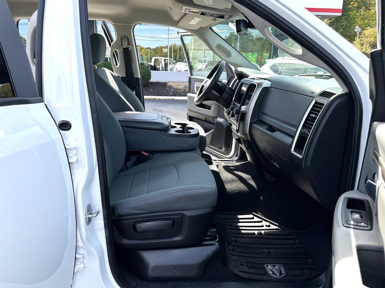 Used 2018 RAM 1500 SLT AWD/4WD image 41