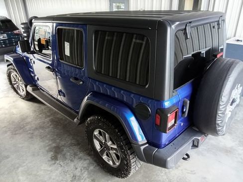 Used 2020 Jeep Wrangler Unlimited Sahara AWD/4WD image 17