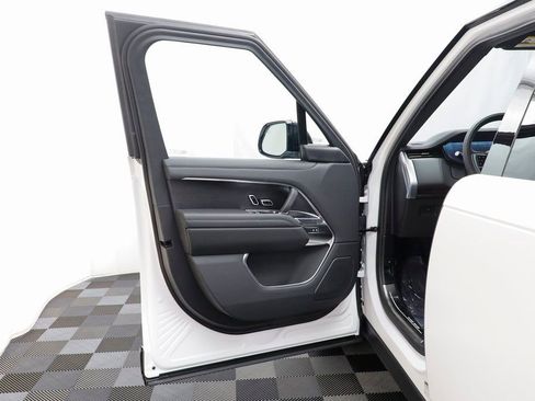 New 2025 Land Rover Range Rover SE AWD/4WD image 6
