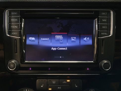 Used 2016 Volkswagen Jetta SEL FWD image 25