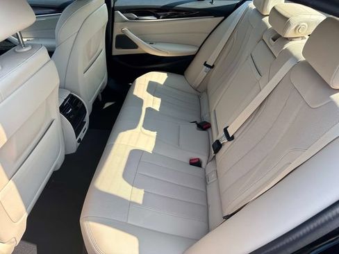 Used 2023 BMW 540i w/ Premium Package RWD image 13