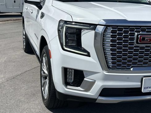 Used 2021 GMC Yukon XL Denali w/ Denali Premium Package AWD/4WD image 11