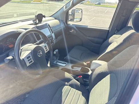Used 2019 Nissan Frontier SV image 16