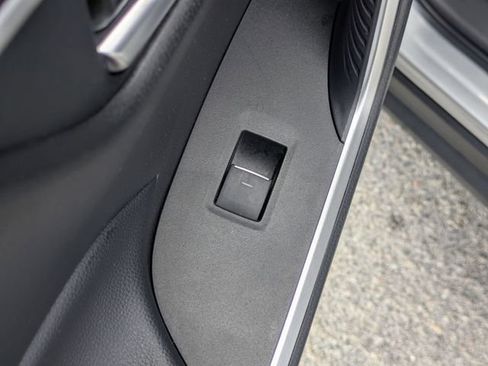 Used 2025 Toyota RAV4 XLE FWD image 27