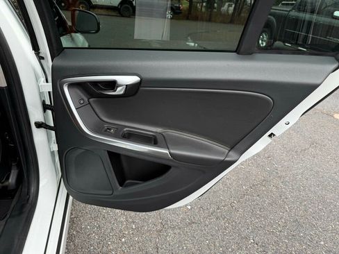 Used 2018 Volvo V60 T5 Cross Country w/ Convenience Package image 37