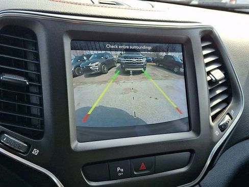 Used 2020 Jeep Cherokee Trailhawk w/ Cold Weather Group AWD/4WD image 24