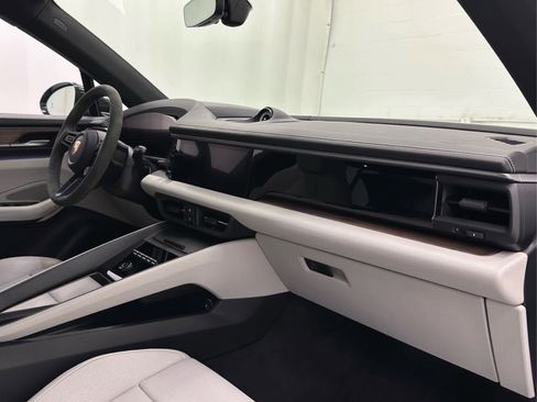 Used 2025 Porsche Macan 4 Electric w/ Premium Package AWD/4WD image 16