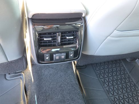 Used 2019 Toyota Avalon Limited w/ Advanced Safety Package FWD image 13