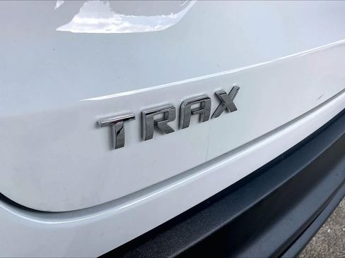 Used 2024 Chevrolet Trax LS w/ LS Convenience Package FWD image 31