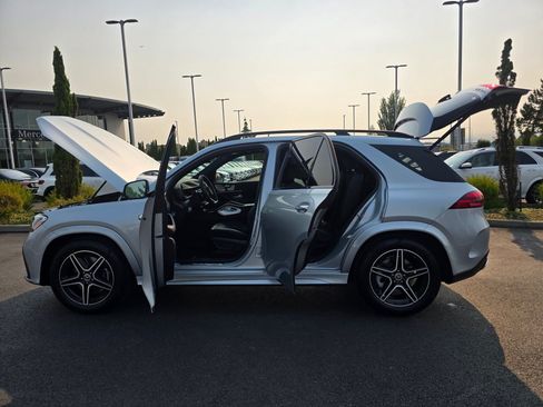 Used 2024 Mercedes-Benz GLE 350 4MATIC w/ AMG Line Interior image 12