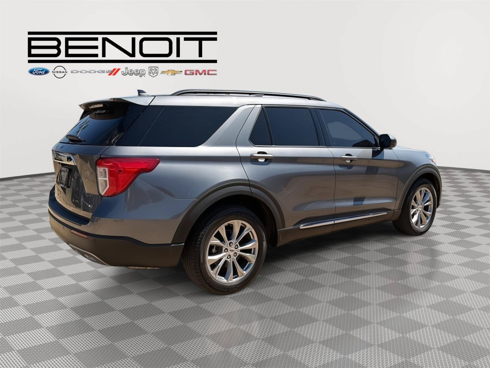 Used 2024 Ford Explorer XLT w/ Equipment Group 202A RWD image 5