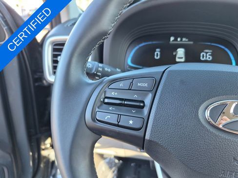 Used 2025 Hyundai Venue SEL image 13