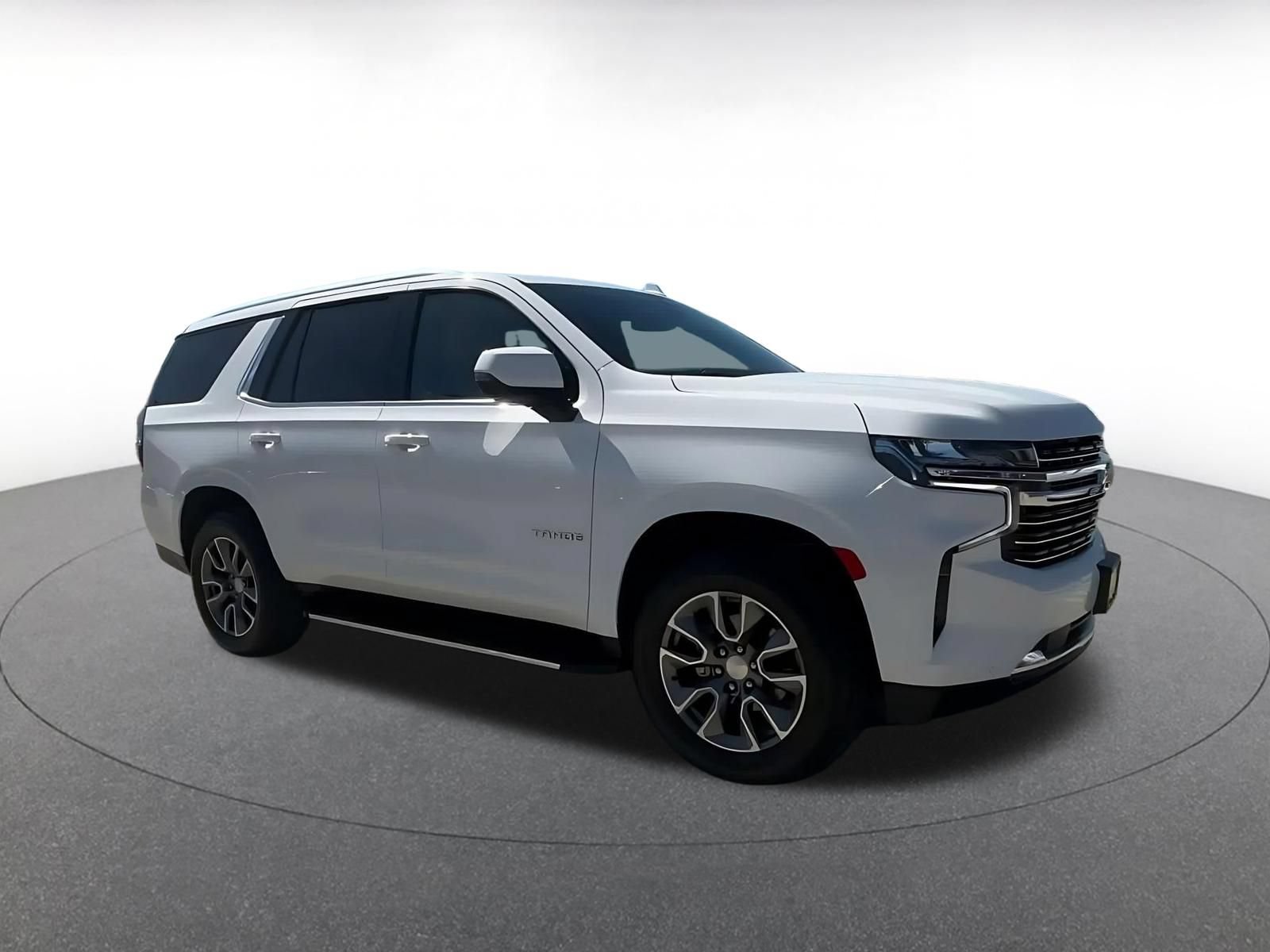 Used 2024 Chevrolet Tahoe LT w/ Luxury Package RWD image 2