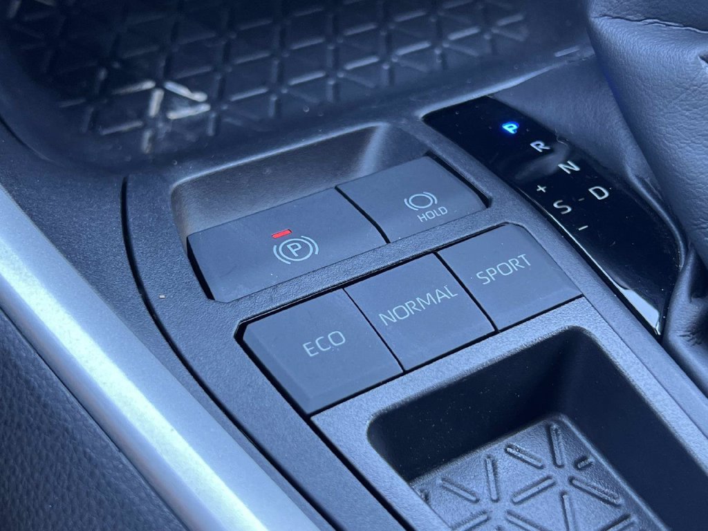 Used 2024 Toyota RAV4 LE FWD image 38