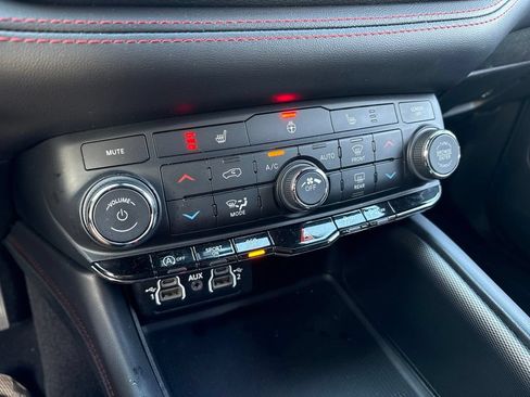 Used 2025 Dodge Durango GT AWD/4WD image 26